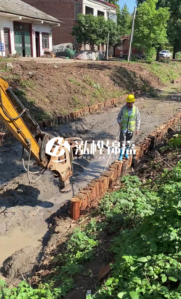 寧德河道清淤專業(yè)施工-挖掘機(jī)清理河底淤泥的深度如何控制？