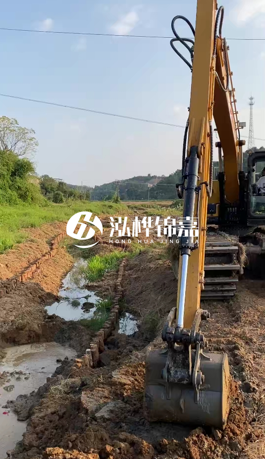 青島河道清淤專業(yè)施工-水挖機(jī)清淤適合哪些河道狀況？